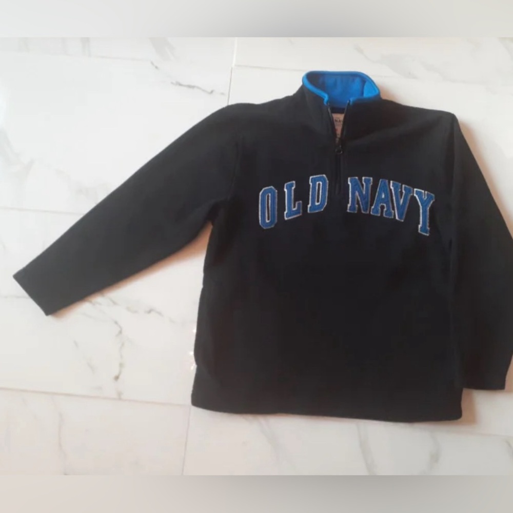 Old navy half zipper sweater for boys. Size: M. Color: black.